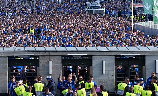 Die Probleme beim Einlass der Bielefeld-Fans werden aufgearbeitet, kündigte der Berliner Senat an. - Sören Stache/dpa