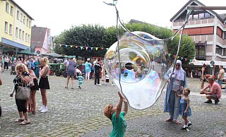 Mit einem großen Spielfest in der Innenstadt wird der neue Standort der Kita Kunterbunt in Steinheim eröffnet. - Burkhard Battran