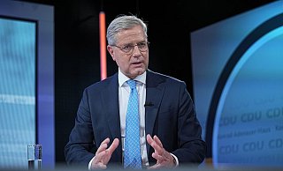 Norbert Röttgen stellt sich den Fragen von CDU-Mitgliedern. - Foto: Michael Kappeler/dpa