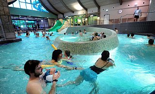 Bei regelmäßigen Schwimmern kommt die Preiserhöhung in den Gütersloher Bädern - hier die Welle - nicht gut an. - Andreas Frücht