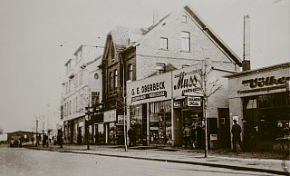 Bad Oeynhausen in den ersten Jahren nach Kriegsende: Ein Blick auf die Geschäfte an der Mindener Straße während der britischen Besatzungszeit.