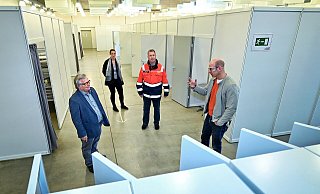 Freuen sich darüber, eine weitere Flüchtlingsunterkunft am Start zu haben: Franz Schaible, Monique Rennemann, Maik Brinkmann und Ingo Nürnberger, v.l. - Barbara Franke