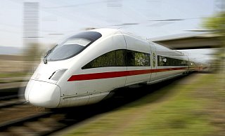 Mit 300 Stundenkilometern sollen ICE-Züge künftig womöglich auf einer neuen Strecke durch OWL fahren. - Verwendung weltweit ! Keine Weitergabe an Wiederverkäufer.