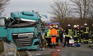 Auf der Bundesstraße 241 kam es im März im zwischen den Abzweigen Borgentreich und Bühne zu einem Unfall zweier Lastwagen.  - Dieter Scholz