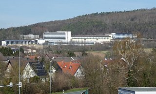 An der Asklepios-Weserberglandklinik in Höxter laufen derzeit umfangreiche Baumaßnahmen. Aktuell wird das Haus gerade wegen der Corona-Krise als "Backup" angefragt. - David Schellenberg
