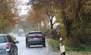 Die Stemwederberg-Straße von Wehdem bis Haldem ist eine vielbefahrene Hauptverkehrsachse. Der Bau eines durchgehenden Radwegs entlang der Landstraße wird schon lange gefordert. - Sonja Rohlfing