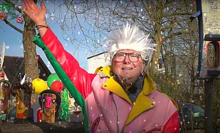 Büttenredner Gerd Leifels durfte natürlich auch in diesem Jahr nicht fehlen. Neben einem Seitenhieb auf die Nieheimer Karnevalskatze versuchte er, der Maskenpflicht etwas Fröhliches abzugewinnen. - (Screenshot) Madita Schellenberg