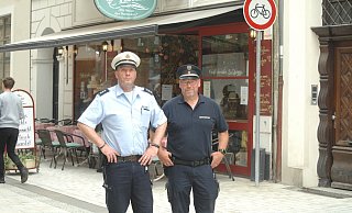 Müssen selten Verwarngelder vehängen: Polizeihauptkommissar Frank Dahremöller (l.) und Marc Echternkamp vom Ordnungsamt. - Natalie Gottwald