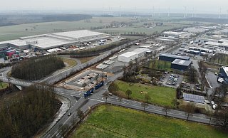 Die Aussichten für Unternehmen haben sich auch im Kreis Paderborn eingetrübt. Kommunale Industriegebiete wie das in Haaren sind aber weiterhin nachgefragt und bieten Arbeitsplätze für viele Menschen in der Region. - Jens Reddeker
