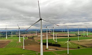 Zwischen Asseln und Lichtenau stehen viele Windräder, weitere sind im Stadtgebiet geplant. Die Lokalpolitiker sind sich einig, dass nur das den Haushalt der Stadt auf Dauer sichert. - Jens Reddeker