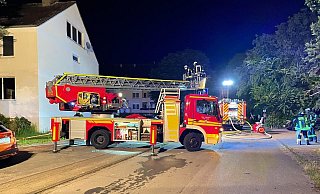 Die Feuerwehr Enger musste drei Brände in einem Mehrfamilienhaus löschen. - Feuerwehr Enger