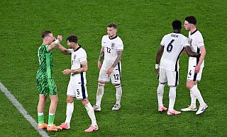 Das englische Team gewann sein EM-Auftakt gegen Serbien. - David Inderlied/dpa