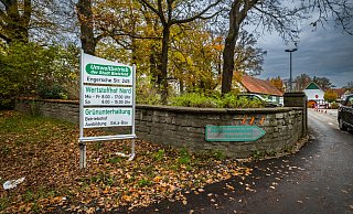 Der Wertstoffhof Nord an der Engerschen Straße im Bielefelder Stadtteil Schildesche: Bei einem Unfall ist eine Frau schwer am Kopf verletzt worden. - Sarah Jonek