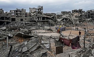 Viele Leichen von Geiseln könnten mutmaßlich unter den Ruinen ausgebombter Gebäude oder in Tunnelschächten verschüttet sein. (Archivbild) - Abdel Kareem Hana/AP/dpa