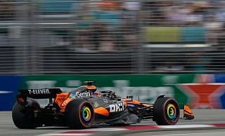 Oscar Piastri sicherte sich die Tagesbestzeit beim Singapur-Training. - Vincent Thian/AP/dpa