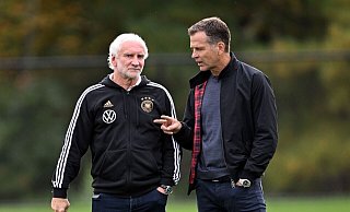 Verteidigt die USA-Reise der Nationalmannschaft: Oliver Bierhoff (r). - Federico Gambarini/dpa