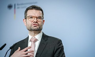 Justizminister Marco Buschmann (FDP) will einen Entwurf zur Absicherung des Verfassungsgerichts vorlegen. - Kay Nietfeld/dpa