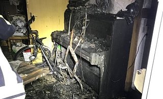 Ursache des Kellerbrandes war wohl der Akku eines E-Bikes, der im Keller an ein Ladegerät angeschlossen war. - Feuerwehr Herford