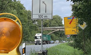 Die Bundesstraße 239 in Hüllhorst ist seit Monaten Baustelle. - Heike von Schulz Die Bundesstraße 239 in Hüllhorst ist seit Monaten Baustelle. - Heike von Schulz
