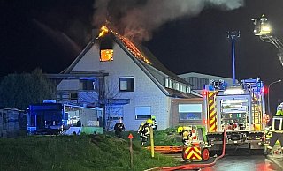 In diesem Haus an der Ravensberger Straße in Kirchlengern ist ein Feuer ausgebrochen. - Feuerwehr Kirchlengern