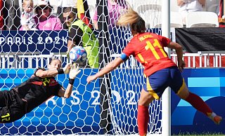 Rettet die Bronzemedaille für die DFB-Frauen: Ann-Katrin Berger - Marcus Brandt/dpa
