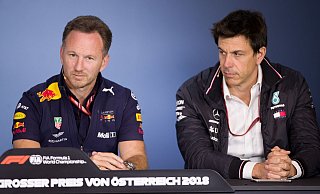 Horner (links) und Wolff haben sich in der Formel 1 oft gestritten. (Archivbild) - Georg Hochmuth/apa/dpa
