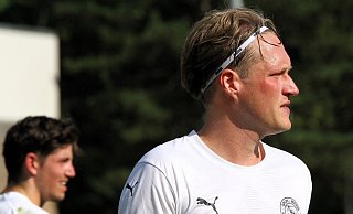 Mit einem unglaublichen Siegeswillen drehte der TuS GW Pödingausen (hier Philip Ewert) das Spiel und verwandelte einen Rückstand von drei Toren nach der Pause in einen Sieg mit fünf Toren. - Andreas Gerth