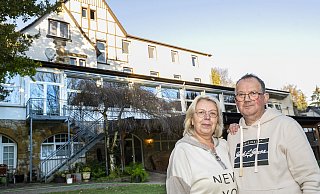 Anja und Wolfgang Sygusch konzentrieren sich künftig ausschließlich auf ihr Hotel in Bielefeld. Ein idyllischer Ort mitten im Teutoburger Wald. - Dieckmann-Fotodesign l Bielefeld
