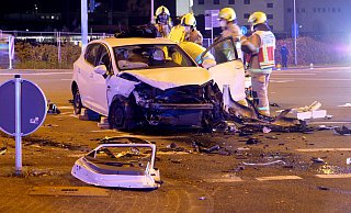 Drei Insassen wurden verletzt, als auf der Kreuzung Salzkottener Straße, Frankfurter Weg und Heinz-Nixdorf-Ring drei Pkw zusammenstießen. - Ralph Meyer