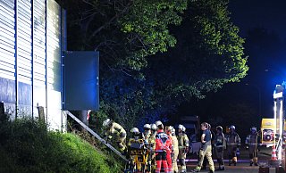 Zahlreiche Einsatzkräfte eilten zu dem havarierten Regionalzug. - Ulf Hanke