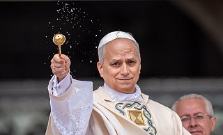 Segen für die Menschen: Papst Leo. - Michael Kappeler/dpa