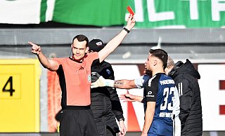 Paderborns Torwart Manuel Riemann sah gegen Fürth die Rote Karte. - Mirko Kappes/SC Paderborn 07/dpa