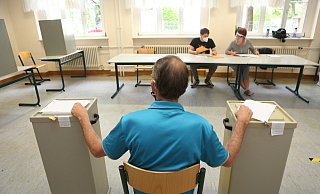 Wem an der Spitze des Rathauses sein Vertrauen schenken? Die übrigen Parteien tun sich schwer. - Symbolfoto/ picture alliance