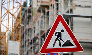 Grund für den befürchteten Jobabbau ist die schwache Konjunktur am Bau. - Jan Woitas/dpa