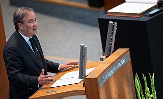 Armin Laschet spricht während einer Gedenkstunde für die Opfer der Hochwasserkatastrophe im Landtag. - picture alliance/dpa