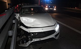 Wegen eines schweren Unfalls musste die Autobahn 2 bei Gütersloh am späten Sonntagabend für rund eine Stunde voll gesperrt werden. - Andreas Eickhoff