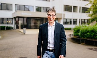 Bürgermeister Martin Hoffmann (SPD) trifft sich zum Interview mit der Redaktion im Leopoldshöher Rathaus. Als amtierender Bürgermeister eine naheliegende Wahl, zumal es dort in den Schulferien ruhiger ist als zu Hause mit den Kindern, sagt er. - BESIM MAZHIQI