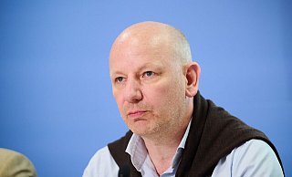 Seit 2002 untersucht die Leipziger Autoritarismus-Studie, auch als Mitte-Studie bekannt, alle zwei Jahre autoritäre und rechtsextreme Einstellungen in der Gesellschaft. (Archivbild) - Annette Riedl/dpa