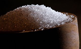 Unter Birkenzucker verbirgt sich ein hoch verarbeitetes Produkt - oft aus Maiskolbenresten oder Stroh. - Franziska Gabbert/dpa-tmn