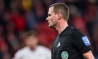Nach der Premiere durch Schiedsrichter Robin Braun soll es Durchsagen für die Fans auch im Pokal geben. - Marius Becker/dpa