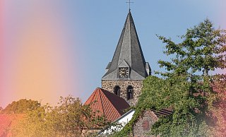 Die St. Nikolauskirche ist ein prägendes Gebäude in Gehlenbeck. Das Dorf sagt wegen Corona mehrere Veranstaltungen ab. - FOTOTAXIS