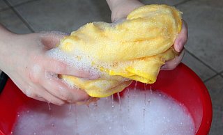 Die Männer boten Reinigungsarbeiten auf den Grundstücken an und sollen dabei sehr hartnäckig gewesen sein. - Pixabay (Symbolbild)