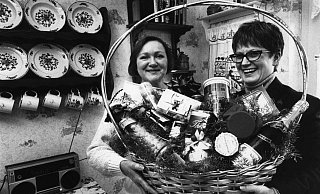 Champagner und Winterpfirsichkonfitüre: Elke Ohlendorf bei einer Preisübergabe vor rund 25 Jahren. - Raimund Vornbäumen