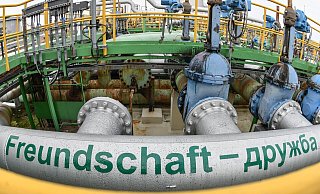 Über die Pipeline Druschba wird die Raffinerie PCK mit Öl aus Kasachstan beliefert. (Archivbild) - Patrick Pleul/dpa-Zentralbild/dpa