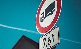 Anwohner in Mastbruch beklagen starken Lkw-Verkehr. - Unsplash (Symbolbild)