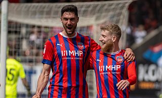 Die Heidenheimer Offensivkräfte Tim Kleindienst (l.) und Jan-Niklas Beste bringen es in dieser Saison bereits auf satte 50 Scorerpunkte. Am Sonntag machte das Traumduo in Paderborn Station. - picture alliance/dpa