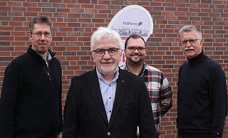 Frank Picker, Steffen Meinert und Ralf Steinmeyer (v. l.) stellen Alfred Krause (2. v. l.) als Bürgermeisterkandidaten der Hüllhorster SPD vor. - Klaus Frensing