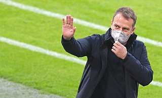 Heißester Kandidat auf den Bundestrainerposten: Noch-Bayern-Trainer Hansi Flick. - Foto: Christof Stache/AFP Pool/dpa