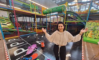 Janina Beiderwieden (37) freut sich auf den Start ihrer "JBs Kids Factory". - Peter Heidbrink