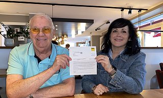 Obwohl der 75-jährige Klaus Pfüller kein Auto und keinen Führerschein mehr hat, besteht der ADAC in dem Brief auf die Fortführung der Mitgliedschaft. - Markus Voss